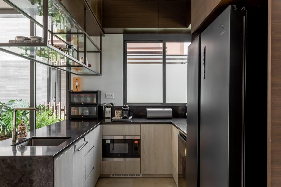 Modern Kitchen with Kitchen Island and Kitchen Accessories
