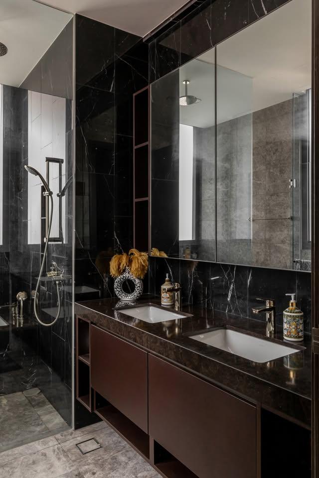 Modern Bathroom with Mirror and Shower Screen
