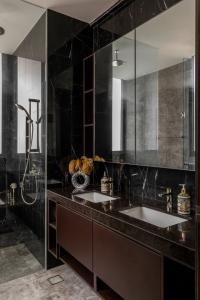 Modern Bathroom at Parc Clematis