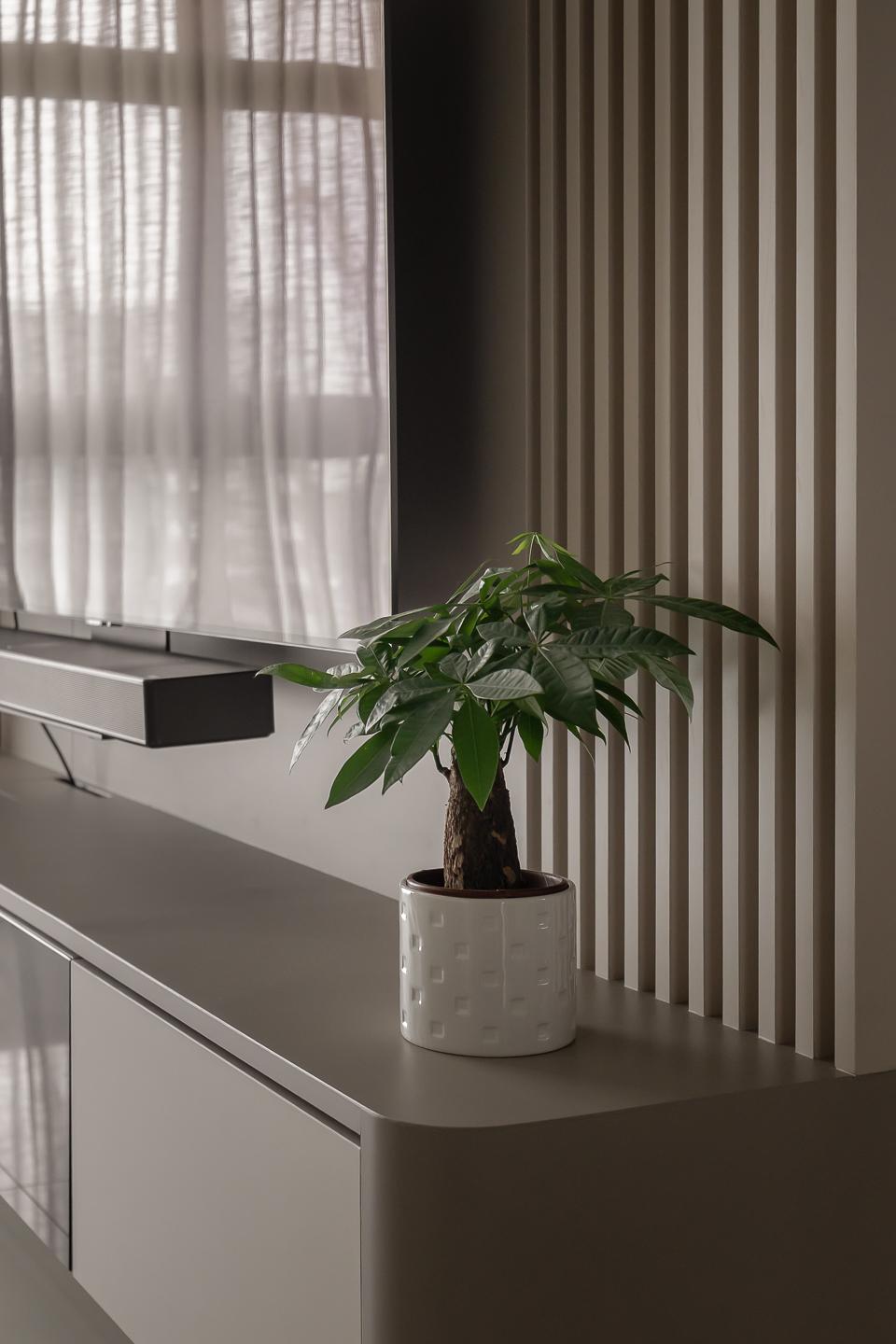 Minimalist Living Room with Homogeneous Tiles and TV Console
