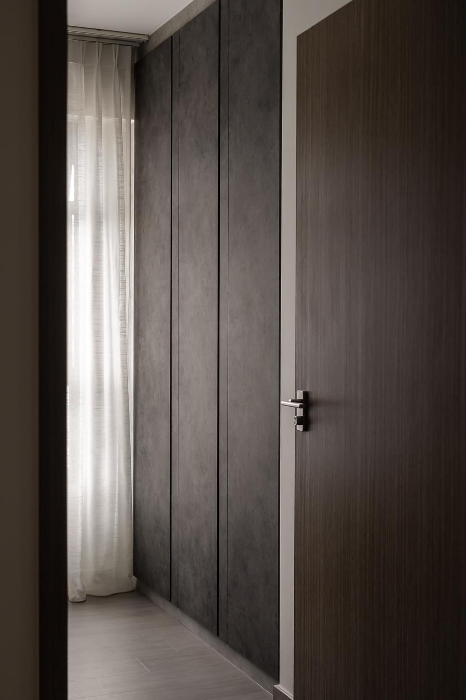Minimalist Walk-in Wardrobe with Wardrobe and Vanity Counter