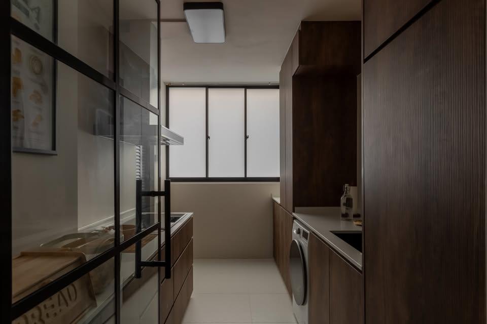 Modern Kitchen with Kitchen Window and Kitchen Island