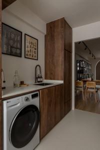 Modern Kitchen at 645 Hougang Ave 8