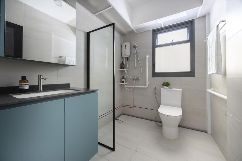 Contemporary Bathroom with Mirror and Shower Screen