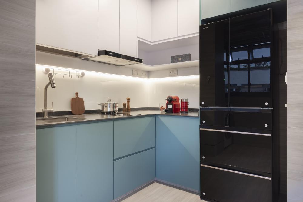 Contemporary Kitchen with Countertop and Open Kitchen