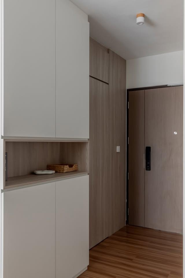 Modern Entryway with Shoe Rack and Small Storage