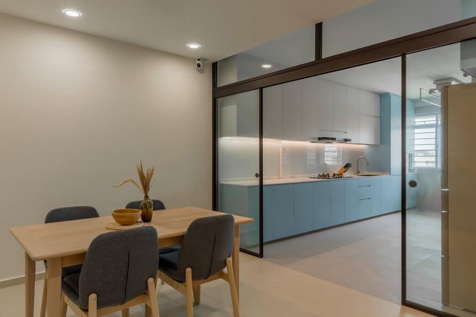 Modern Dining Room with Dining Table and Dining Chairs