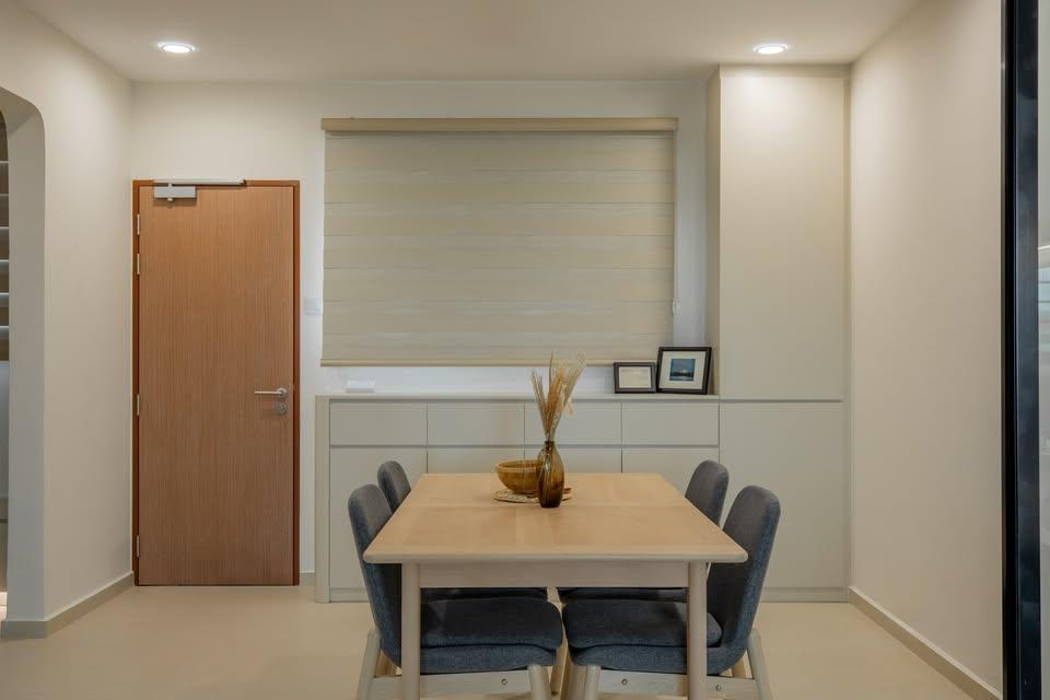 Modern Dining Room with Downlights and Dining Table