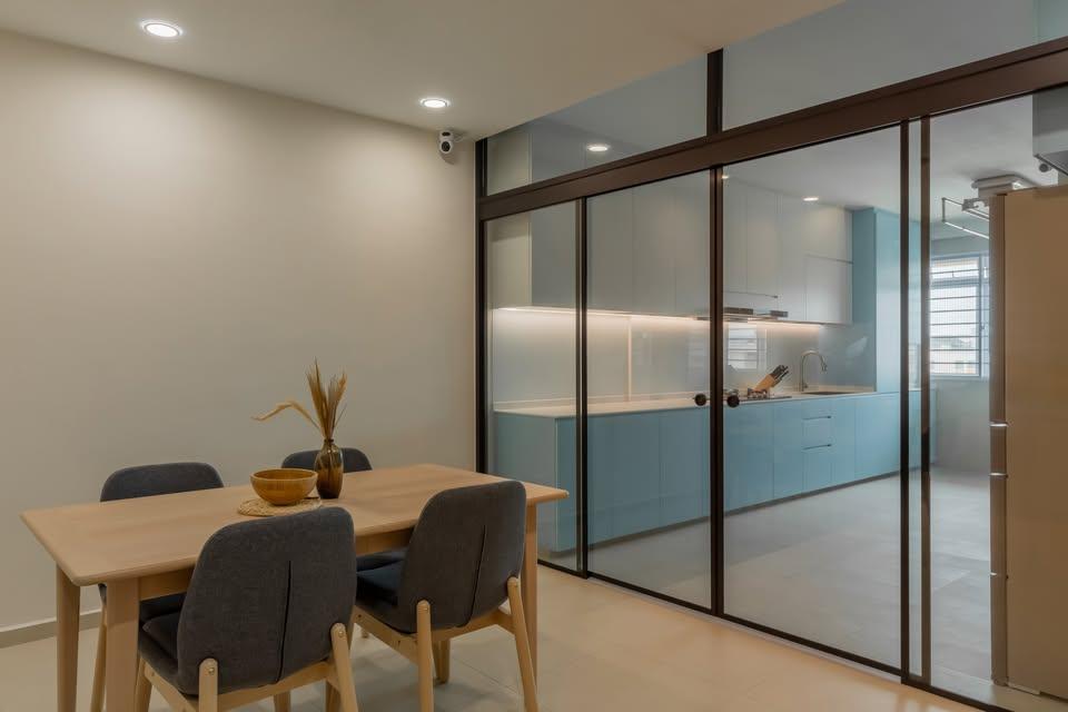 Modern Dining Room with Dining Table and Dining Chairs