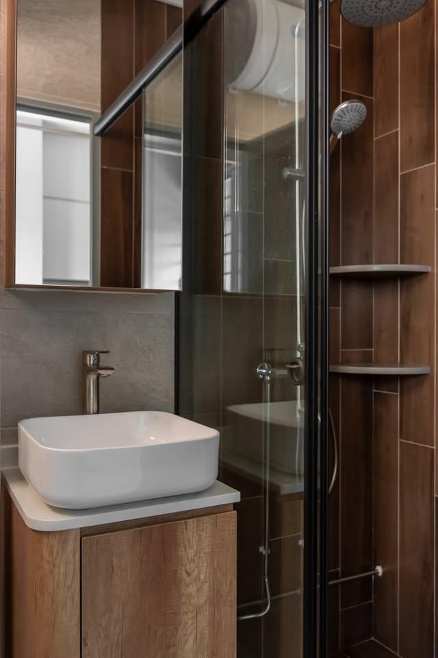 Modern Bathroom with Mirror and Shower Screen