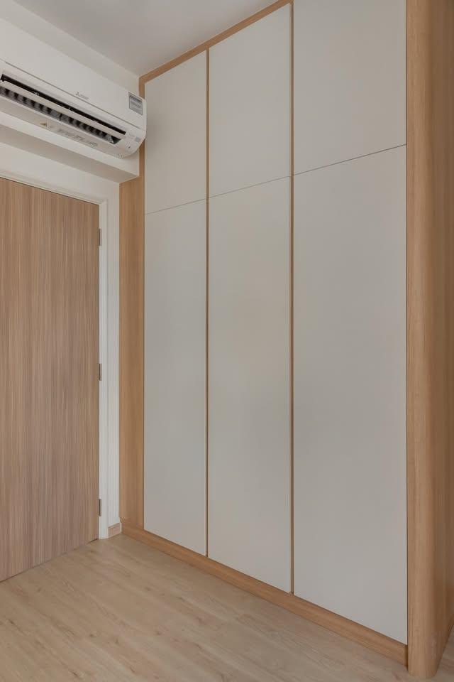 Modern Bedroom with Wardrobe and Queen Bed