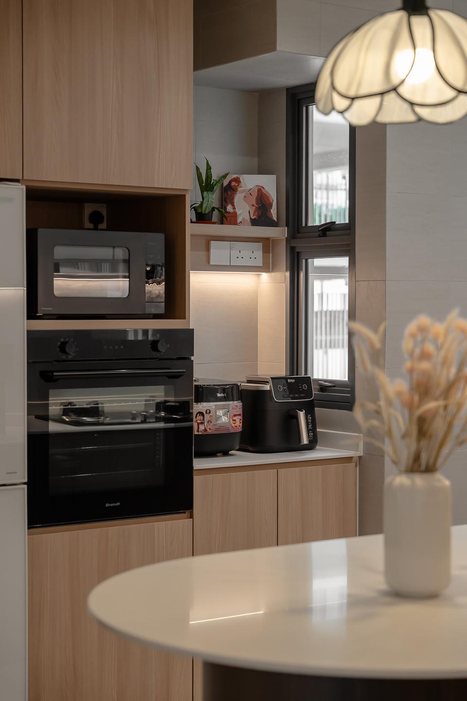 Modern Kitchen with Kitchen Island and Open Kitchen