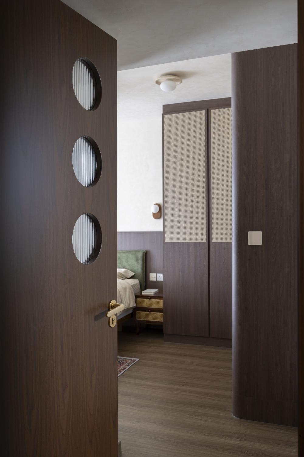 Contemporary Bedroom with Drop Ceiling and Wardrobe