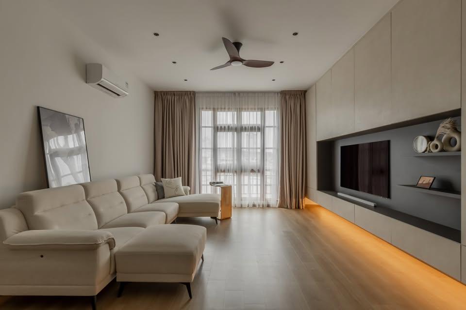Modern Living Room with Sofa and TV