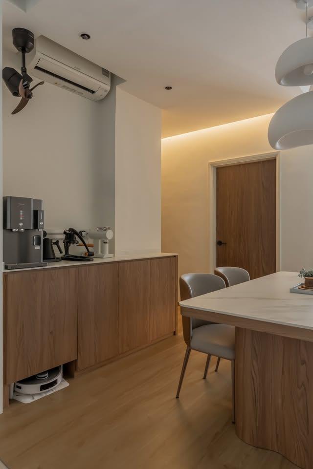 Modern Dining Room with Drop Light and Dining Table