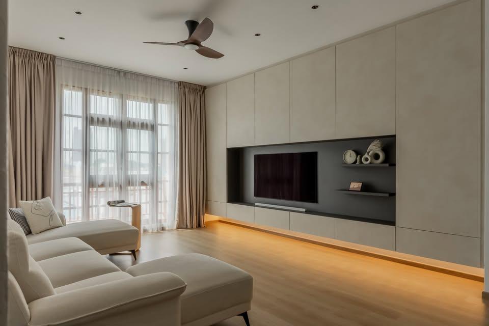 Modern Living Room with Sofa and TV