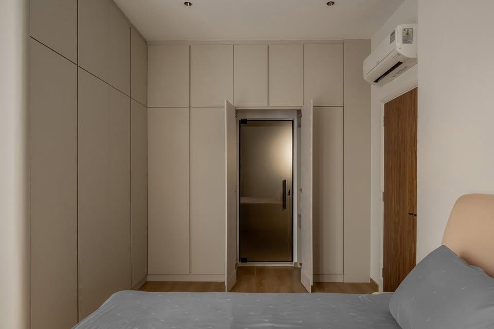 Modern Bedroom with Wardrobe and Downlights