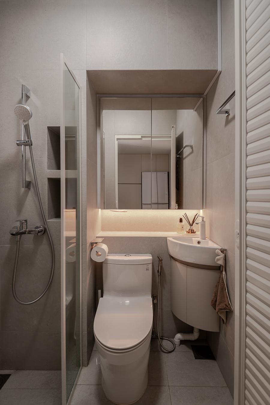 Scandinavian Bathroom with Homogeneous Tiles and Mirror