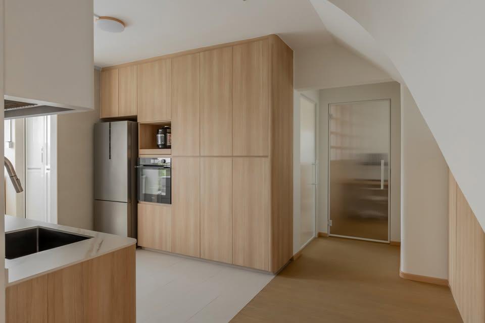 Scandinavian Kitchen with Kitchen Cabinets and Oven