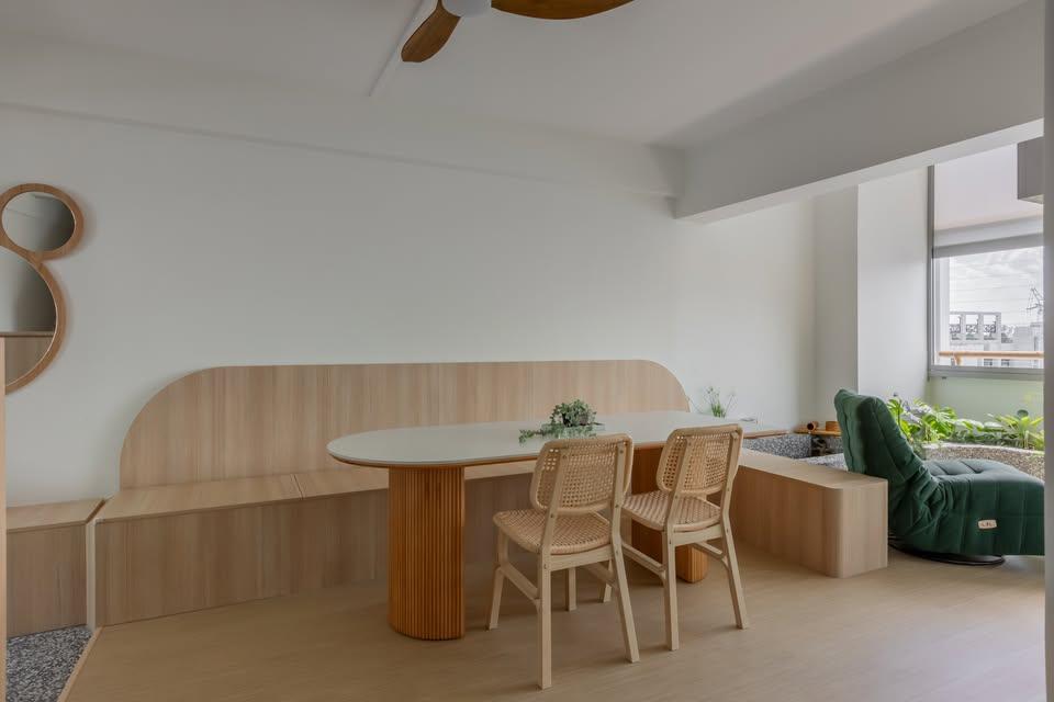 Scandinavian Dining Room with Dining Table and Dining Chairs