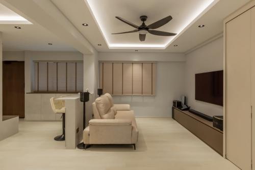 Modern Resale 4-Room HDB by Yang's Inspiration Design
