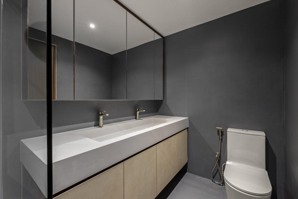 Scandinavian Bathroom with Countertop and Homogeneous Tiles