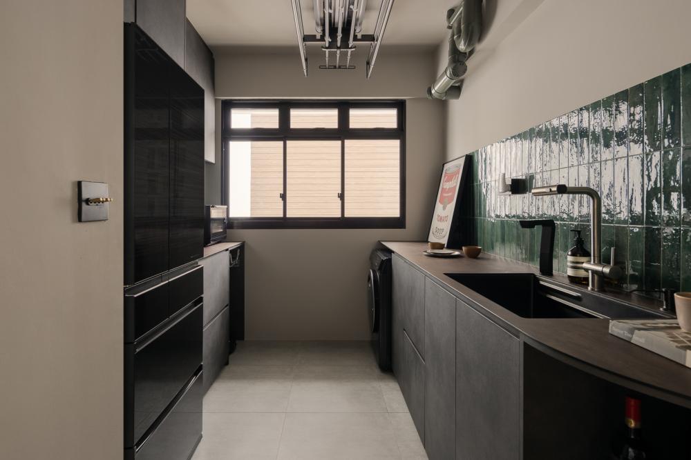 Eclectic Kitchen with Countertop and Open Kitchen