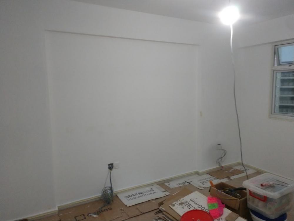 Asian Bedroom with Vinyl Flooring and Homogeneous Tiles