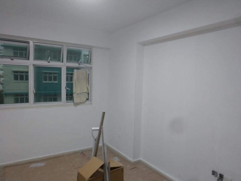Asian Bedroom with Vinyl Flooring and Homogeneous Tiles