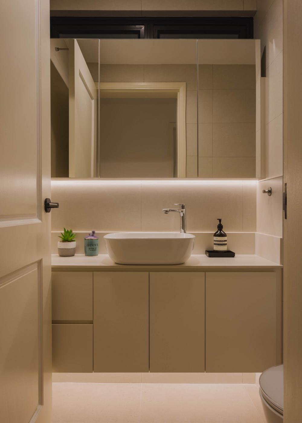 Country Bathroom with Mirror and Bathroom Storage