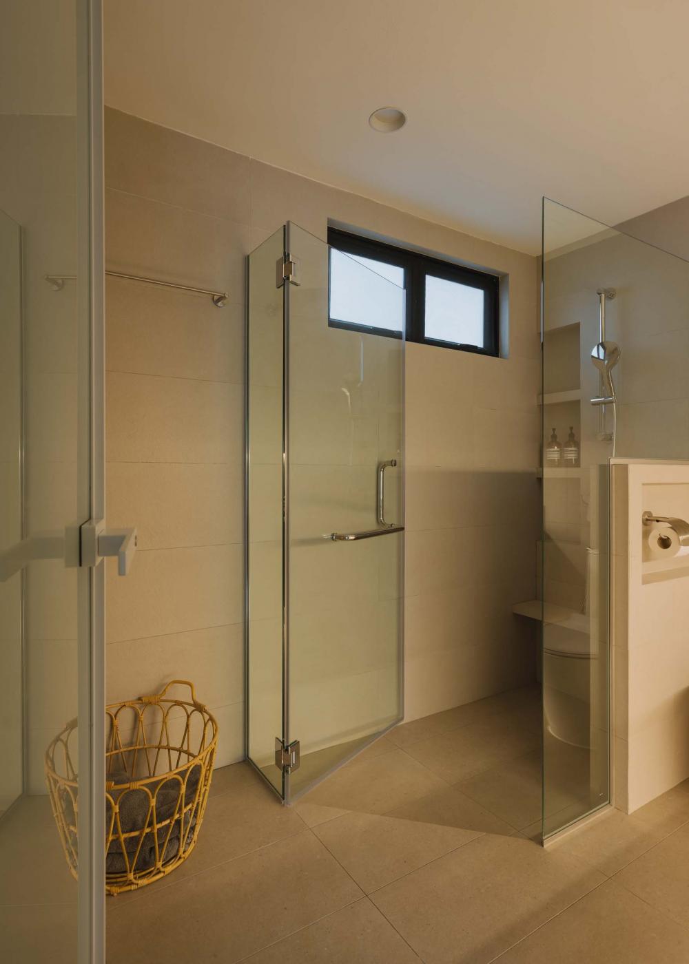 Country Bathroom with Homogeneous Tiles and Shower Screen