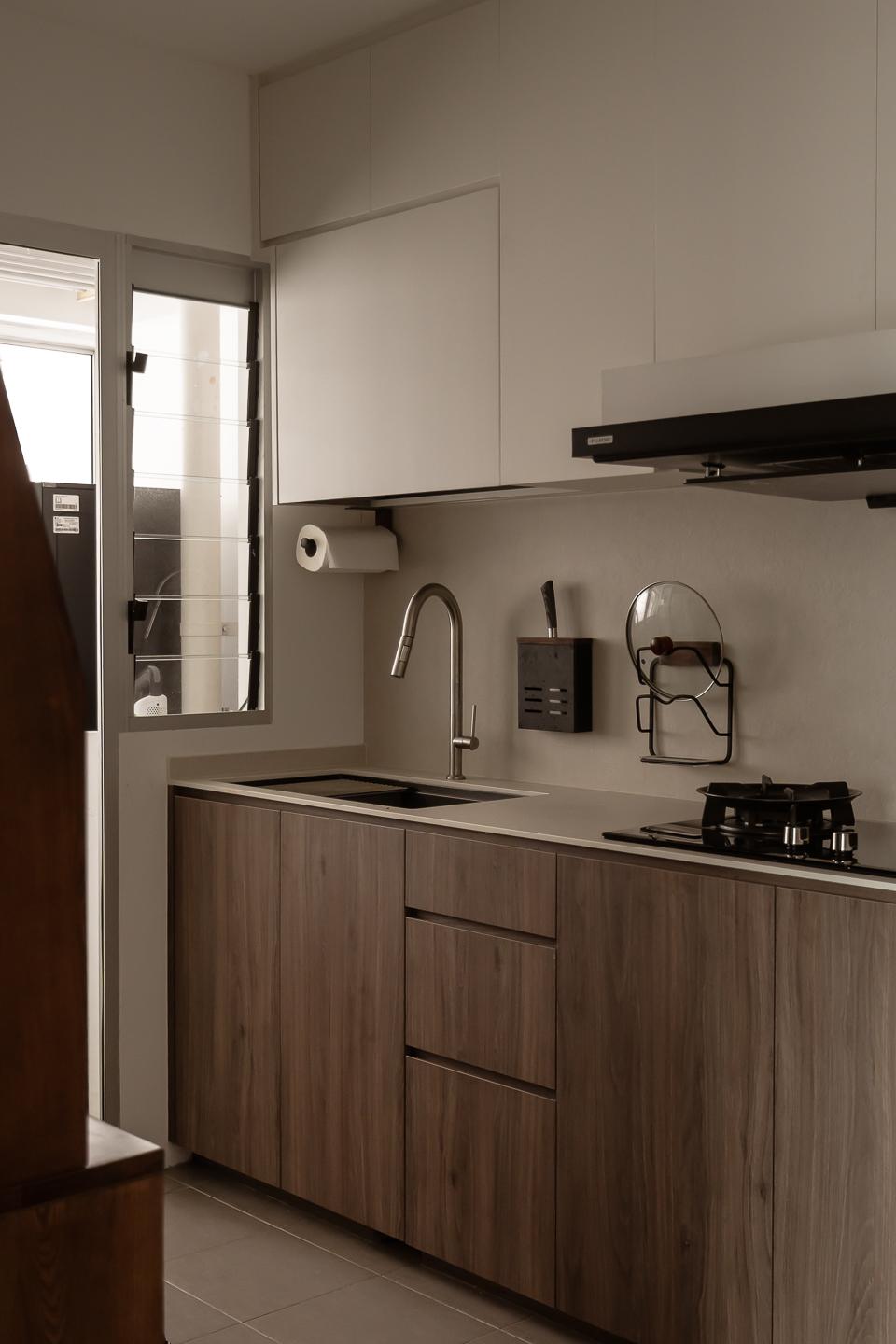 Modern Kitchen with Countertop and Kitchen Island
