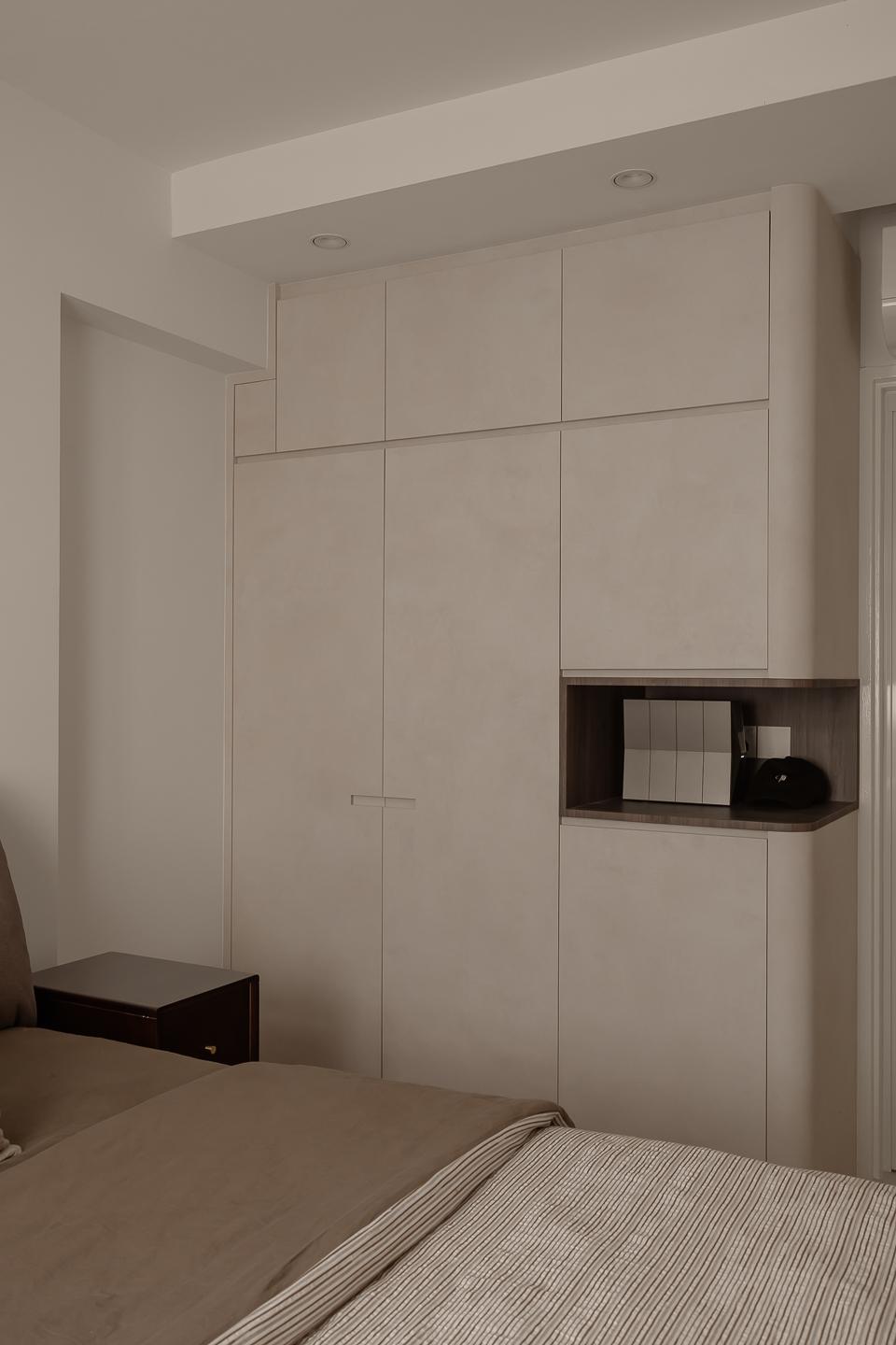 Modern Bedroom with Wardrobe and Closet