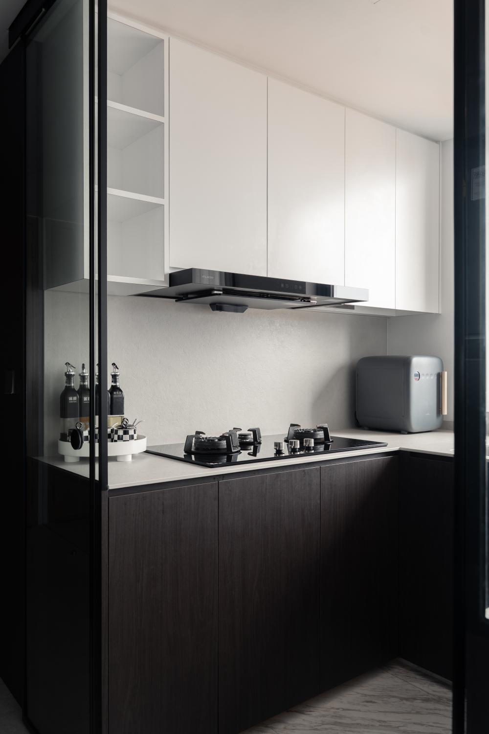 Modern Kitchen with Countertop and Open Kitchen