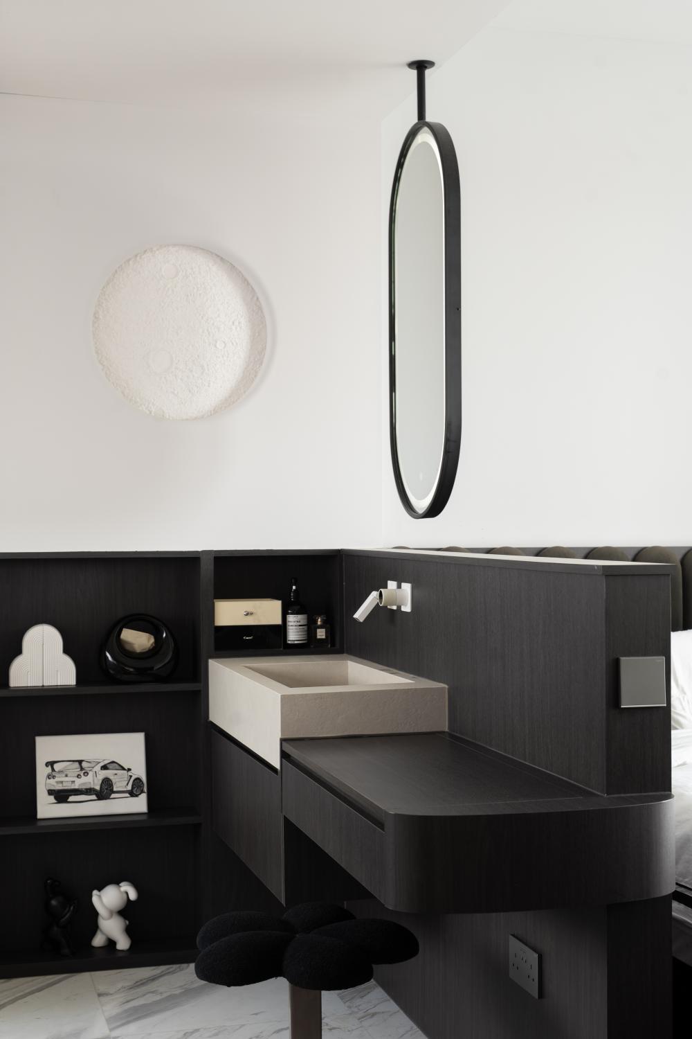 Modern Bathroom with Mirror and Bathroom Storage