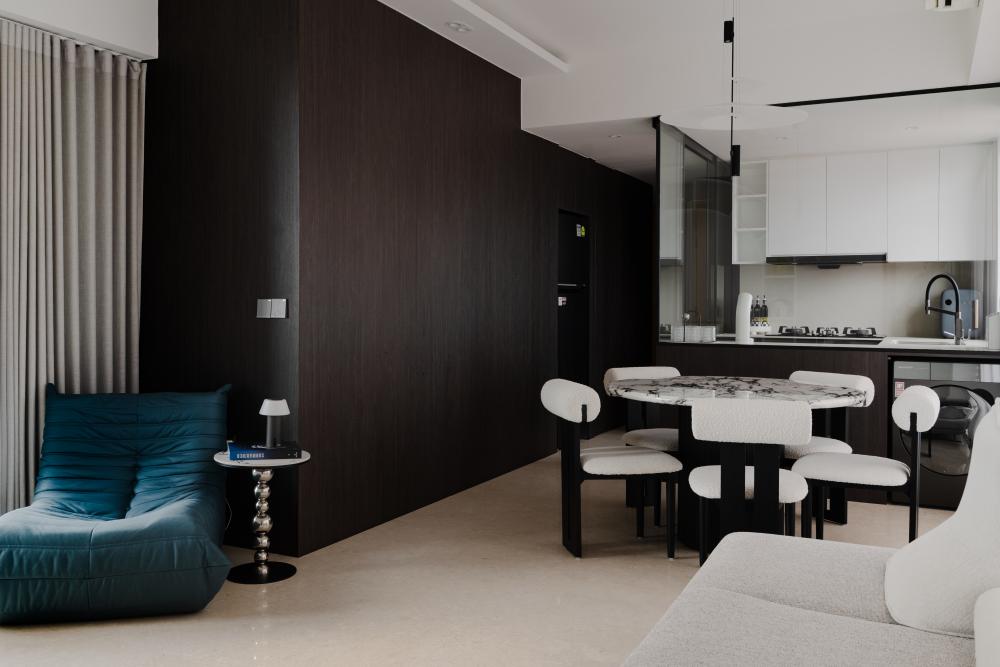 Modern Dining Room with Dining Table and Dining Chairs