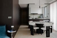 Modern Resale Condominium by MET Interior