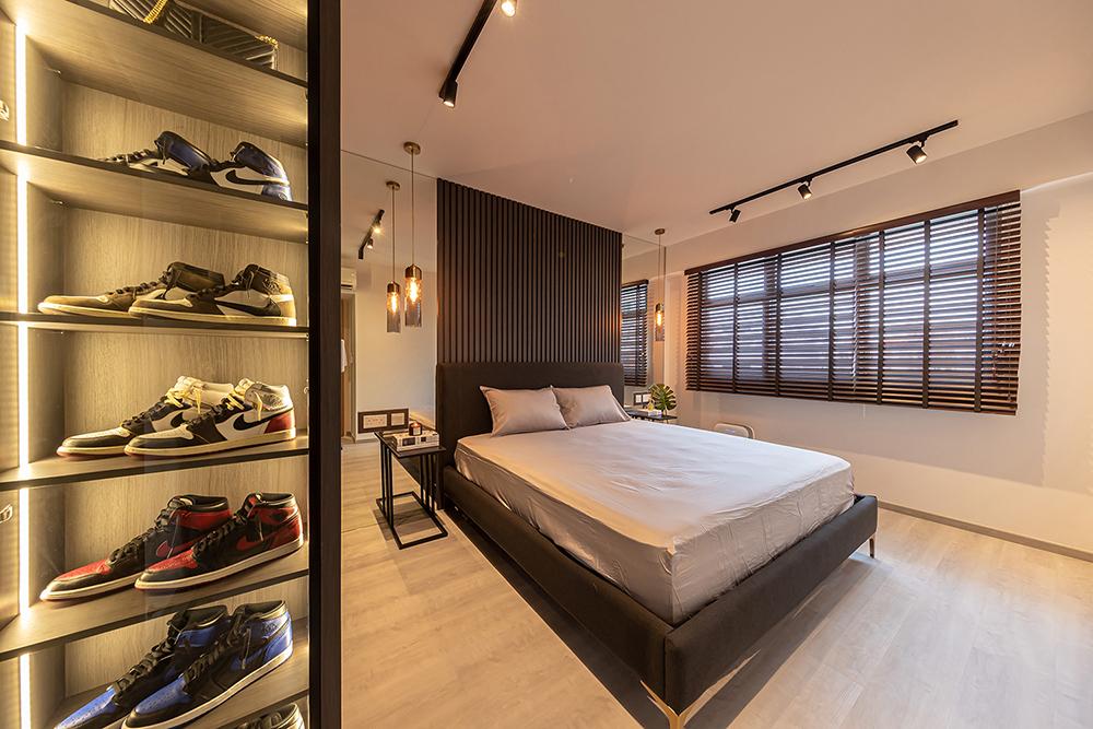 Modern Bedroom with Feature Wall and Mirror