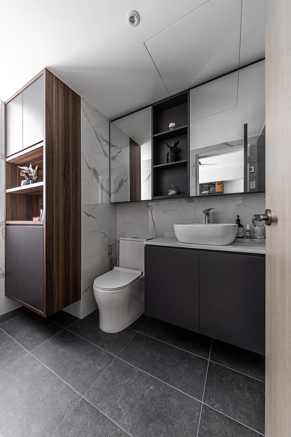 Modern Bathroom with Homogeneous Tiles and Mirror