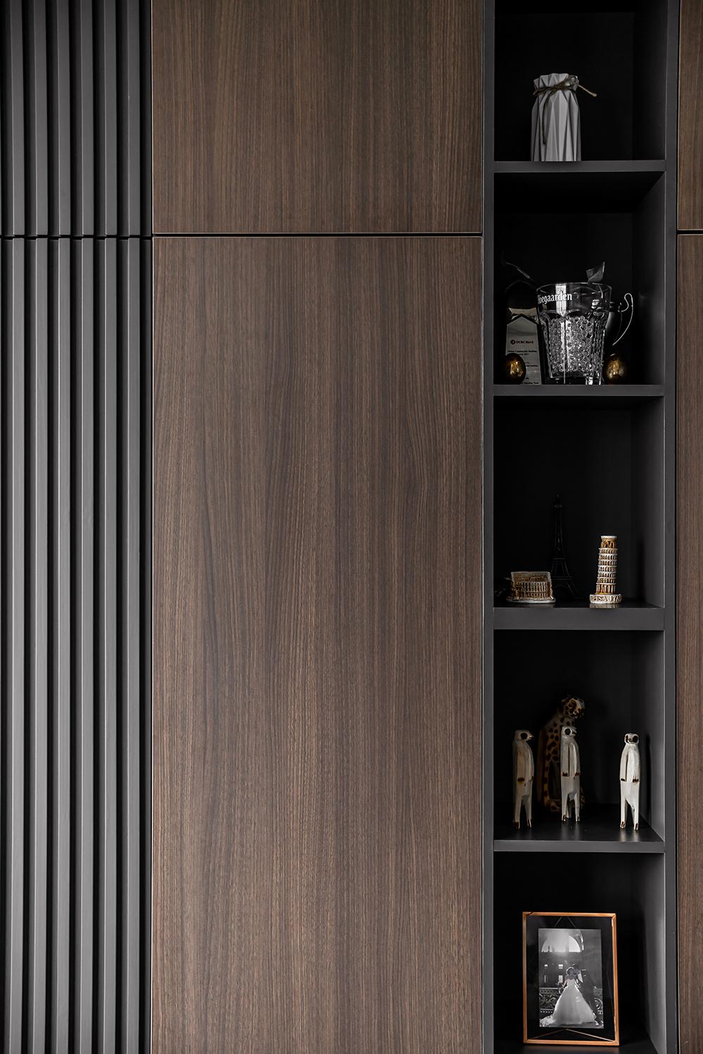 Modern Living Room with Storage Cabinets and Display Cabinets