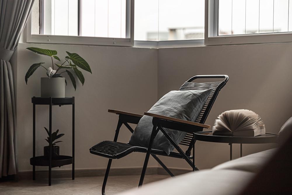 Modern Living Room with Window Grille and Houseplants