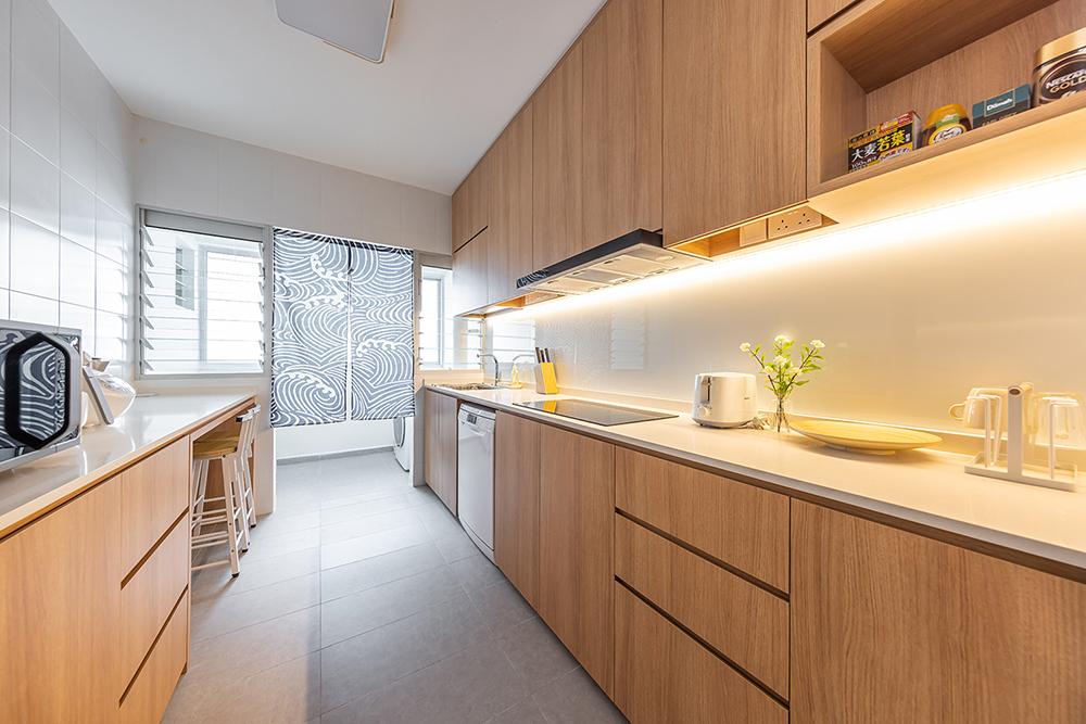 Scandinavian Kitchen with Homogeneous Tiles and Breakfast Counter