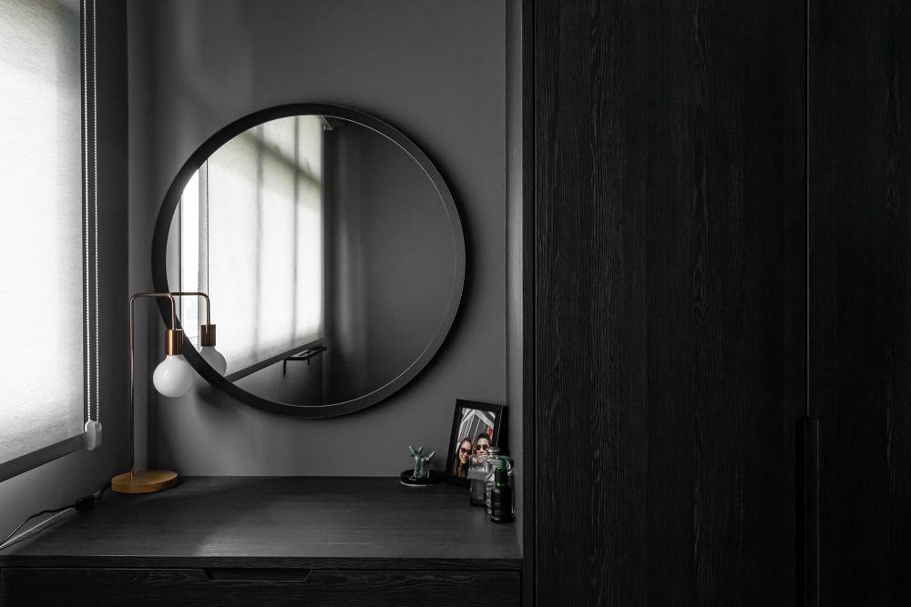 Industrial Walk-in Wardrobe with Mirror and Wardrobe