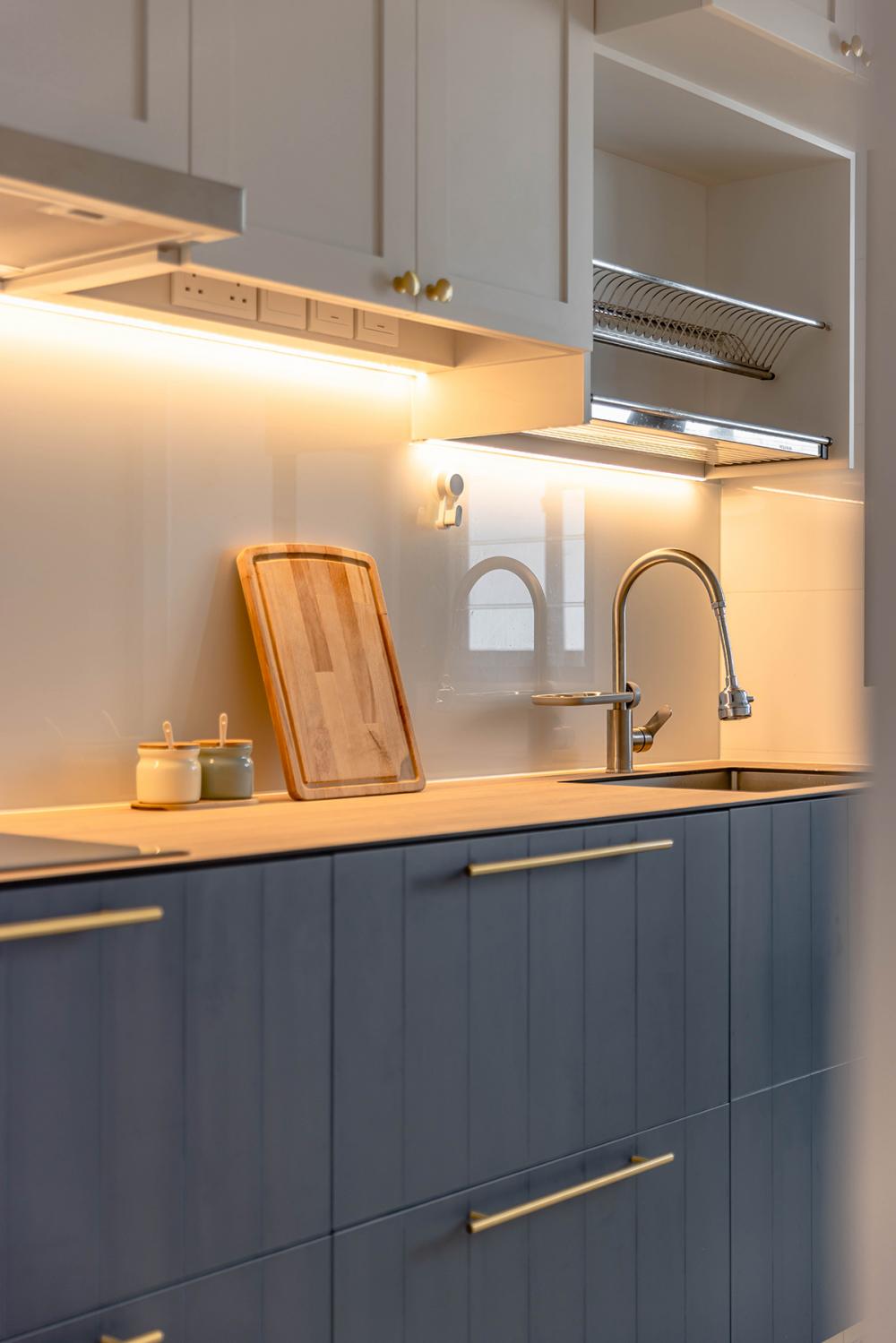 Country Kitchen with Countertop and Kitchen Backsplash