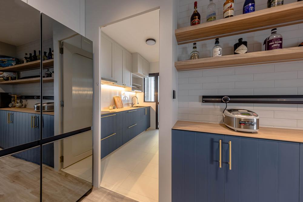 Country Kitchen with Homogeneous Tiles and Kitchen Accessories