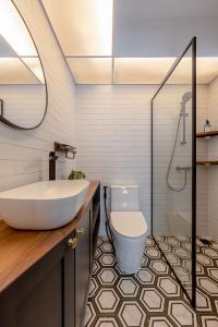 Country Bathroom at Waterfront II @ Northshore