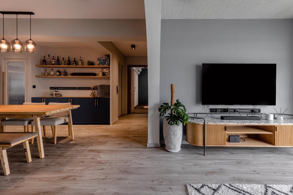 Country Living Room with Vinyl Flooring and Wallpaper