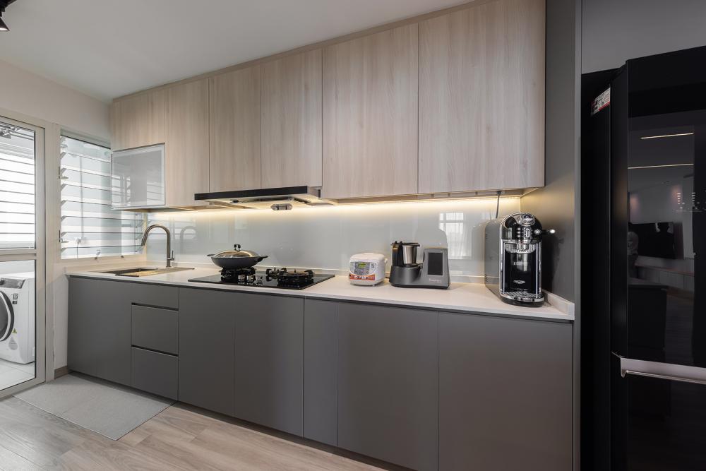 Modern Kitchen with Countertop and Open Kitchen