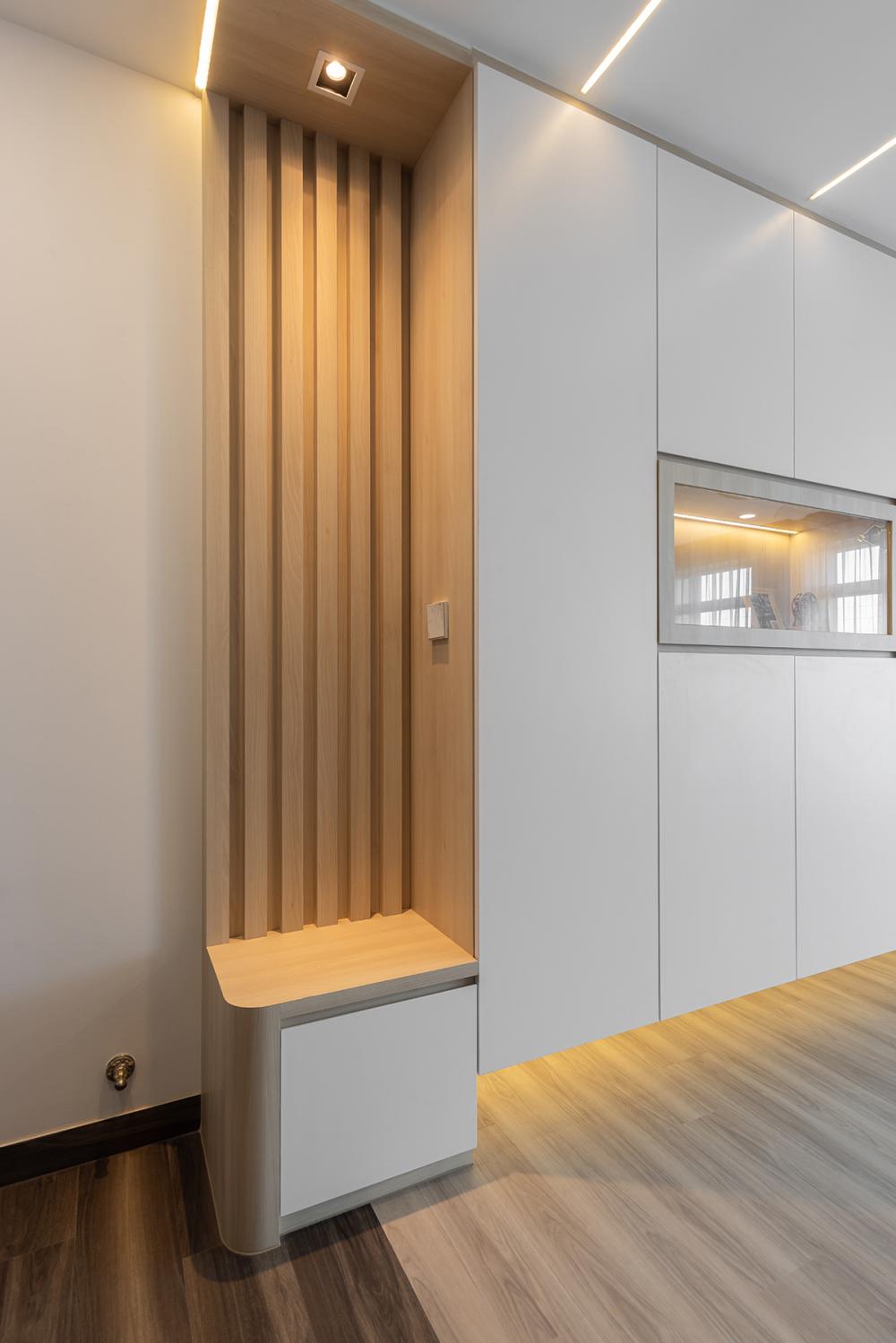 Modern Foyer with Settee and Vinyl Flooring