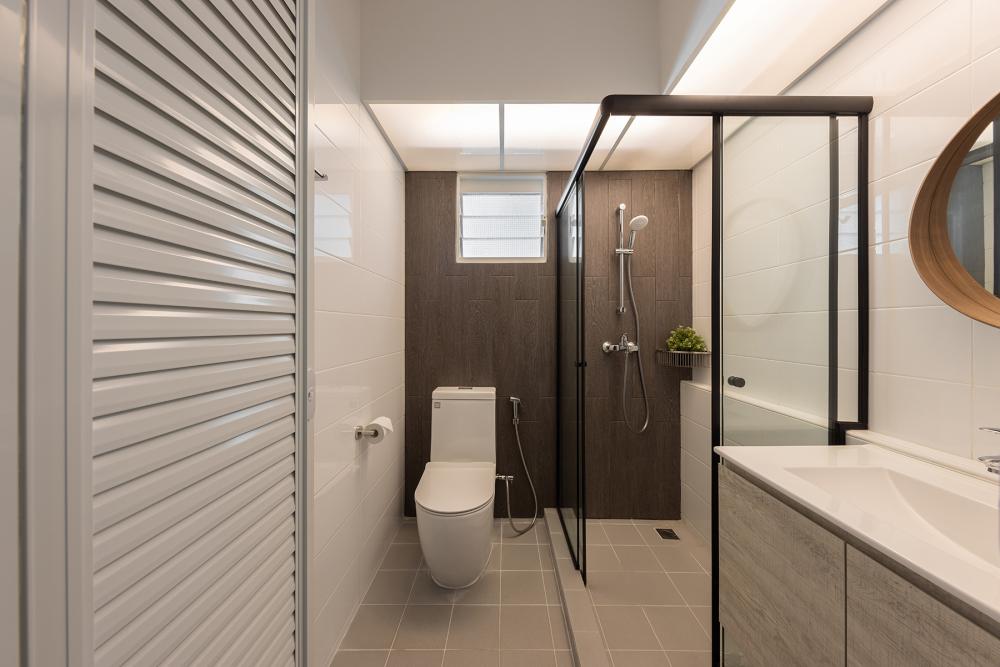Modern Bathroom with Homogeneous Tiles and Mirror